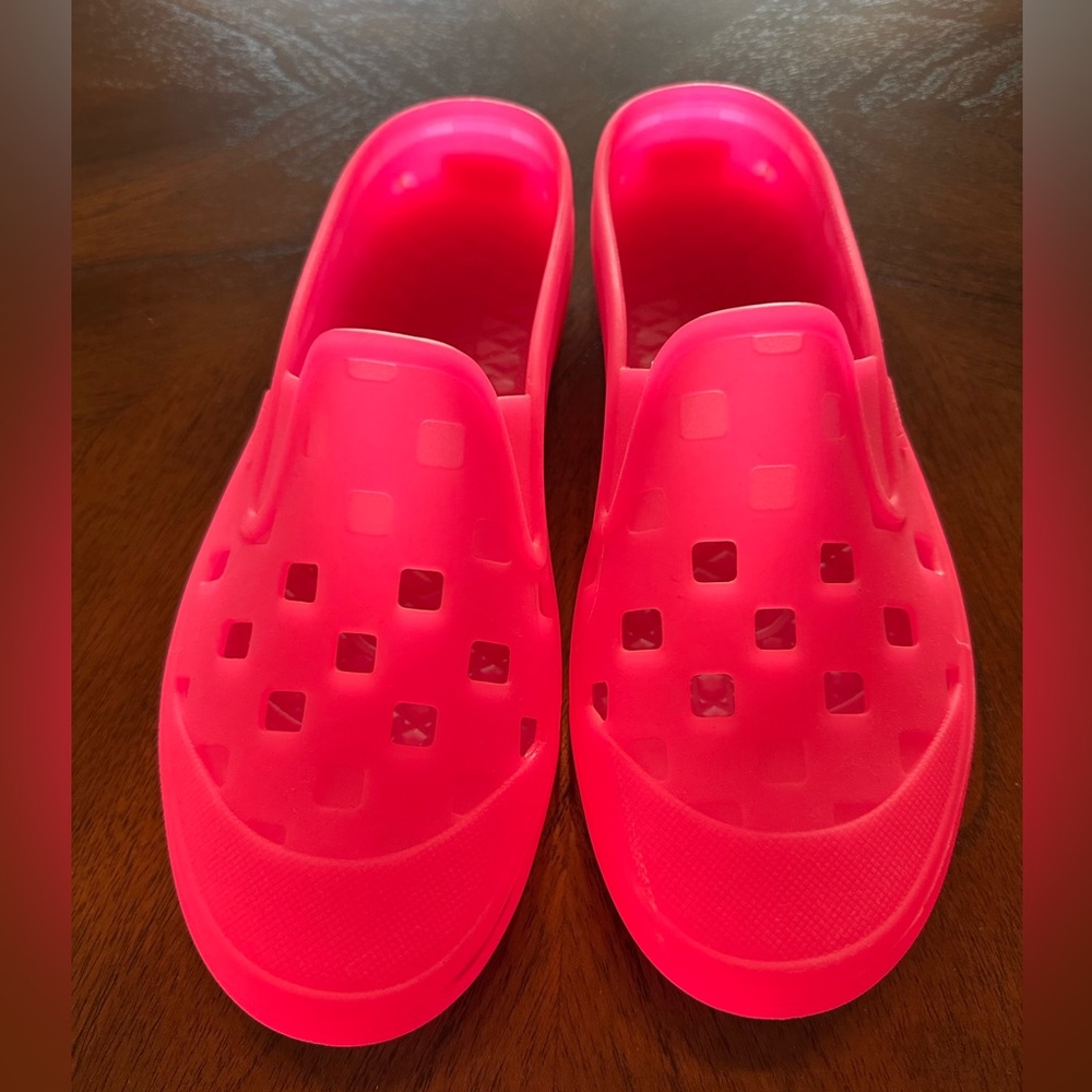 Brand new Vans, no box or tags- color PINK. Run bigger like 9- 9.5.